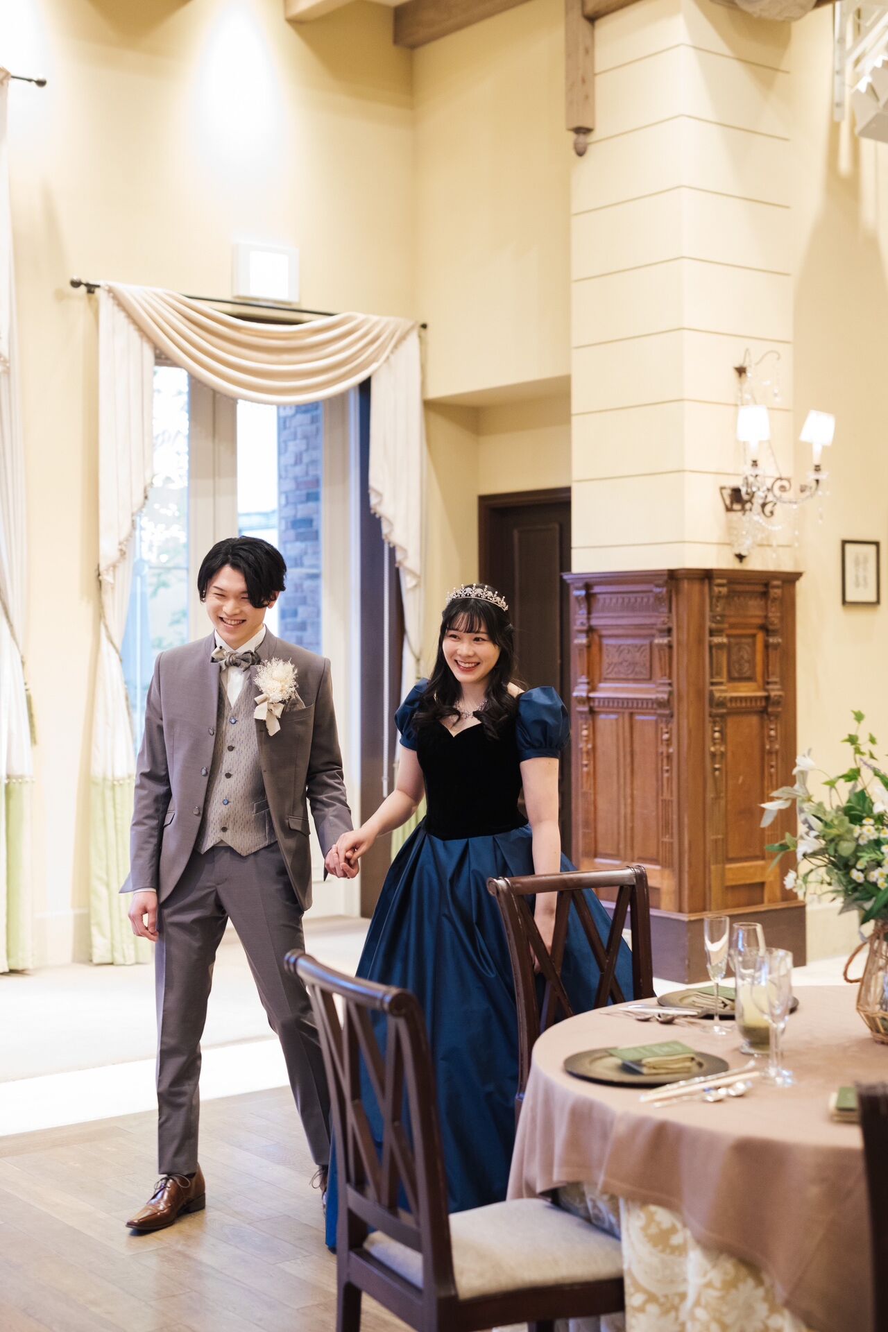 画像4429：ネイビー＆ブラックのプリンセスドレス